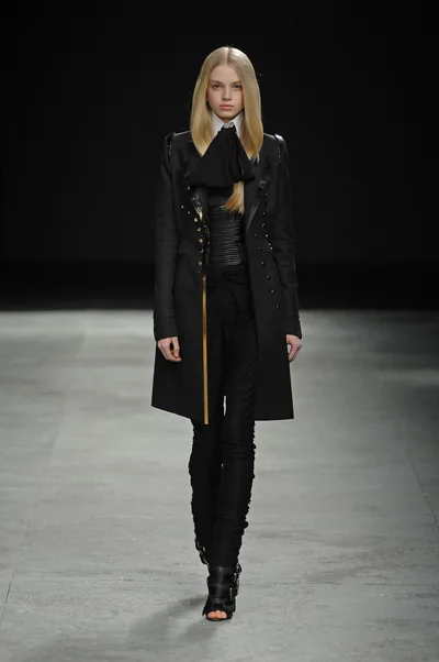 Look 12